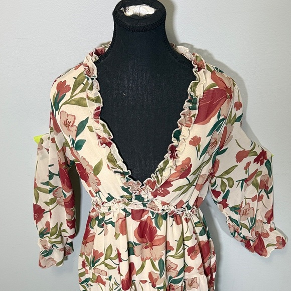 Elegant Floral Long Sleeve Dress - Picture 3 of 5